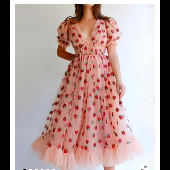Strawberry sequin puff sleeve flouncy dress in pink small - Picture 1 of 6